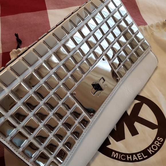 Michael Kors white clutch - Picture 2 of 6